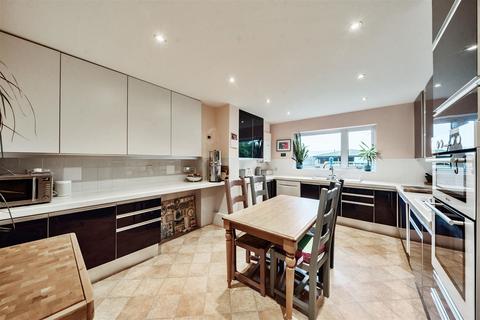 4 bedroom detached house for sale, Okeford Drive, Tring