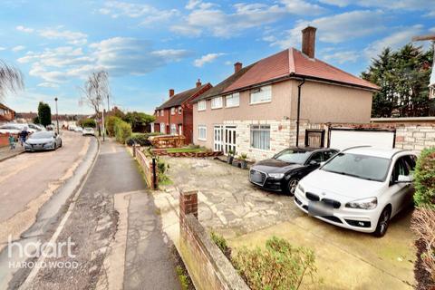 3 bedroom semi-detached house for sale, Guildford Road, Romford