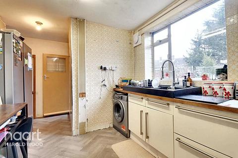 2 Guildford Road, Romford, RM3 8LR
