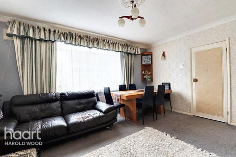 2 Guildford Road, Romford, RM3 8LR