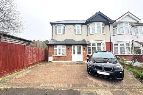 4 bedroom end of terrace house for sale, Lakeside Avenue, Redbridge