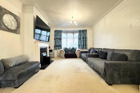 4 bedroom end of terrace house for sale, Lakeside Avenue, Redbridge