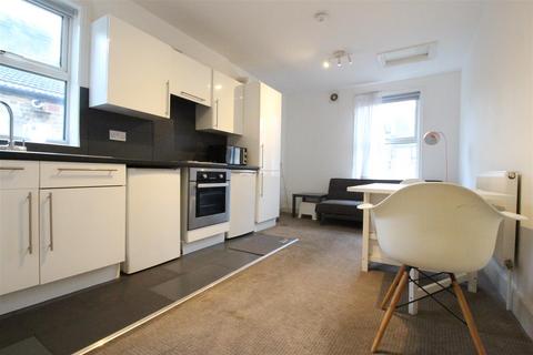 2 bedroom apartment to rent, High Road Leytonstone, Leytonstone E11