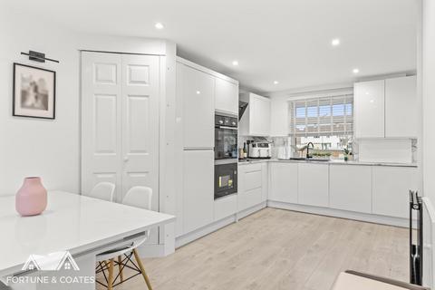 61 Jerounds, Harlow, CM19 4HF
