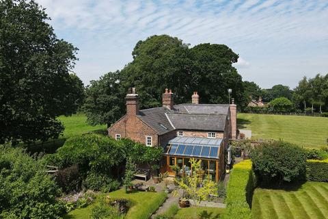 3 bedroom semi-detached house for sale, Toft Road, Knutsford, WA16