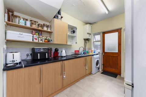 21 Firstway, London, SW20 0JD