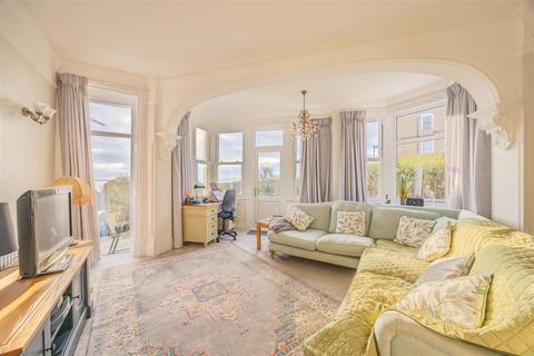 2 bedroom apartment for sale, THE LEAS, Westcliff-On-Sea