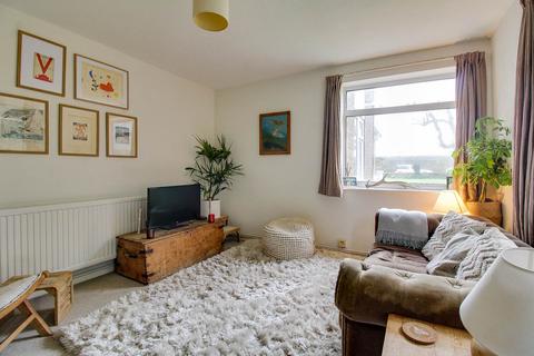 2 bedroom flat for sale, Priory Court, Mountfield Road