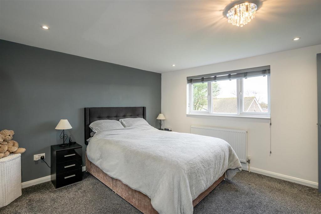 Bedroom 1 (2).jpg