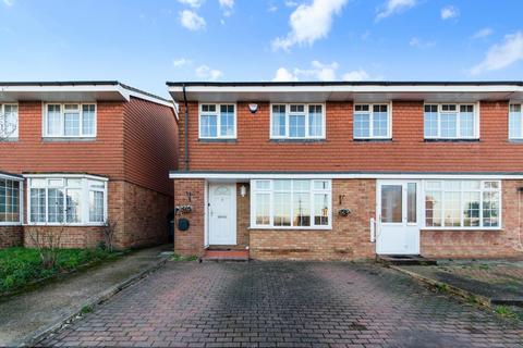 3 bedroom end of terrace house for sale, Chantry Road, Chessington,