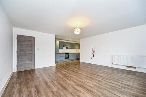 2 bedroom flat to rent, Southgate, Chichester