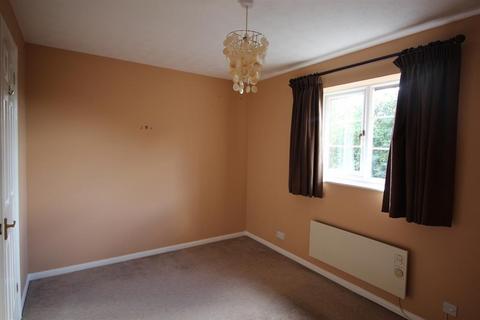 2 bedroom terraced house to rent, Chepstow Close, Stevenage, SG1