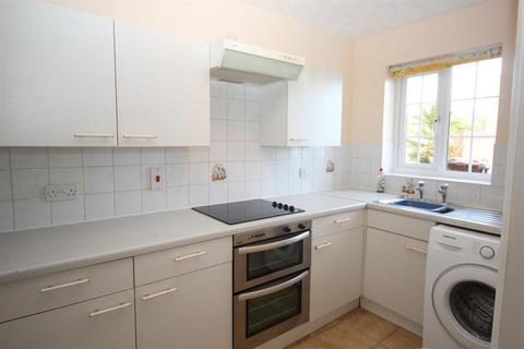 2 bedroom terraced house to rent, Chepstow Close, Stevenage, SG1