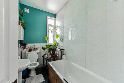 1 bedroom flat to rent, Nevill Road, Stoke Newington, London, N16