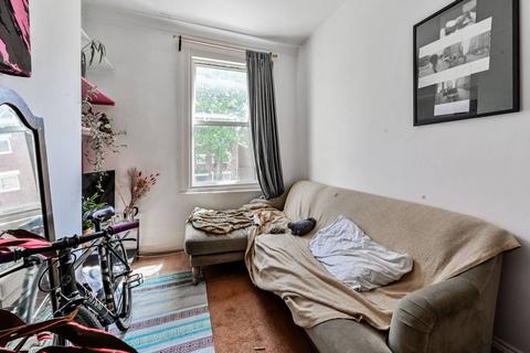 1 bedroom flat to rent, Nevill Road, Stoke Newington, London, N16