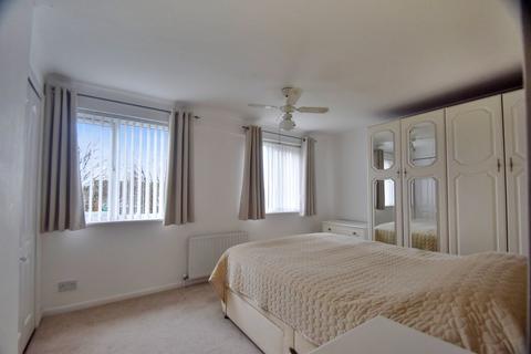 3 bedroom terraced house for sale, Greenvale Gardens, Rainham, Gillingham, ME8