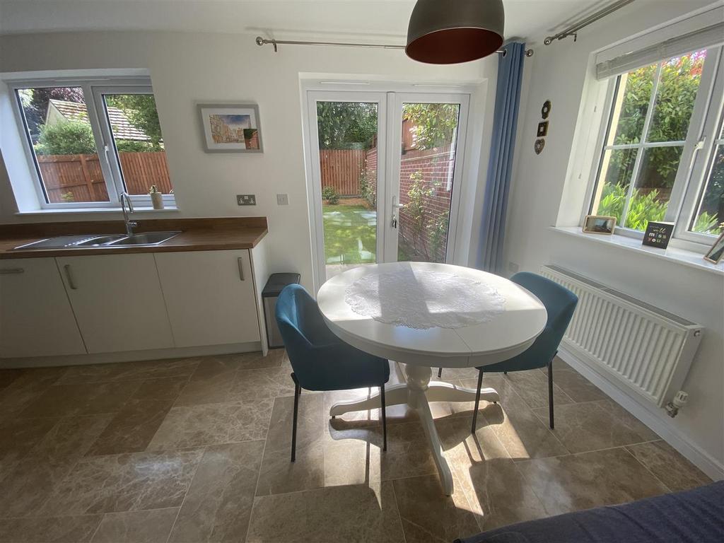 Kitchen dining.jpg