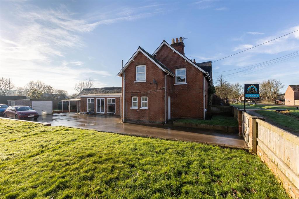 Primrose Way External-3.jpg