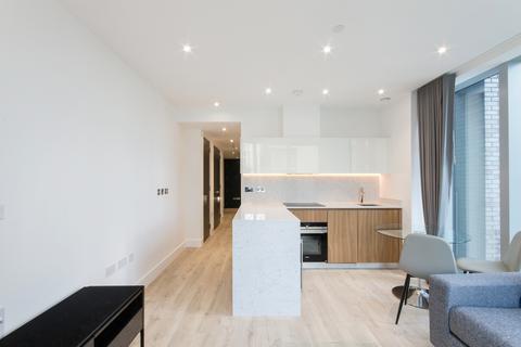 Studio to rent, Goodman's Fields, Piazza Walk, Aldgate, London, E1