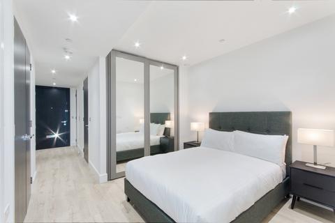 Studio to rent, Goodman's Fields, Piazza Walk, Aldgate, London, E1