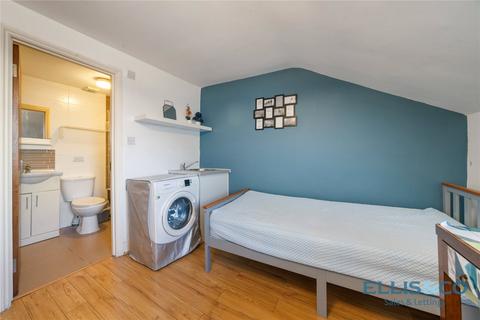 Studio to rent, West Green Road, London, N15