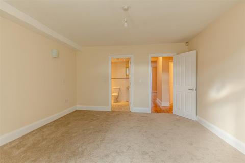 54a Oakfield Road, Clifton, Bristol, BS8 2BG