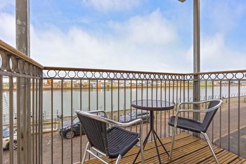 2 bedroom flat for sale, Bonaventure, Sussex Wharf, Shoreham, West Sussex