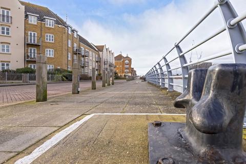 2 bedroom flat for sale, Bonaventure, Sussex Wharf, Shoreham, West Sussex