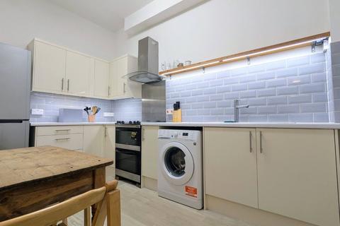 3 bedroom terraced house to rent, Gloucester Road, BRISTOL BS7