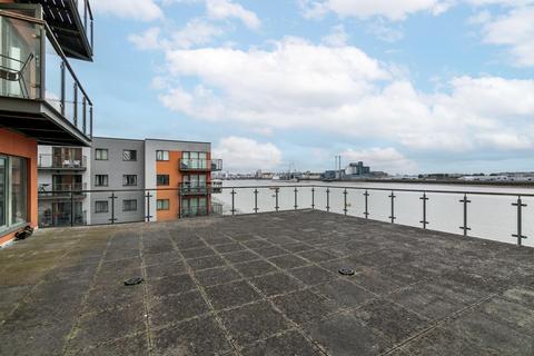 2 bedroom apartment to rent, Mast Quay, London, SE18