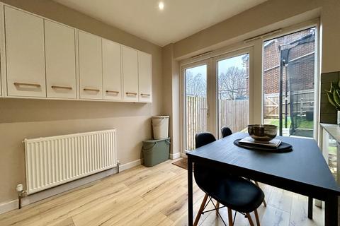 3 Burnett Close, Southampton, SO18 1JD