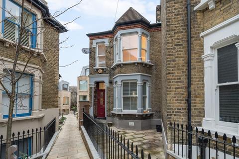35 Scawen Road, London, SE8 5AE
