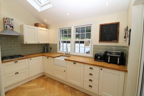 2 bedroom semi-detached house to rent, Flint Hill, Dorking