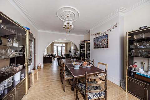 6 bedroom semi-detached house for sale, Bedford Avenue, Barnet, EN5