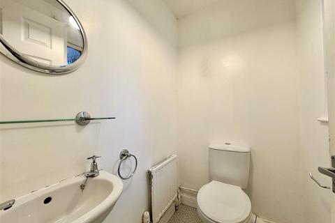 22 Lodge Drive, Truro, TR1 1TX