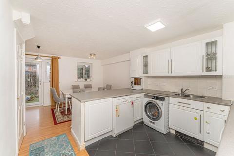 3 bedroom end of terrace house for sale, Thorneycroft Drive, Enfield