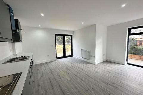 1 bedroom flat for sale, Whyteleafe Hill, Whyteleafe, CR3 0AG