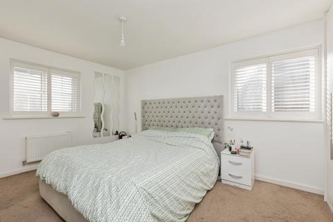 1 Ightham Close, Longfield, DA3 7AW
