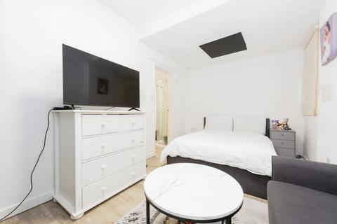 undefined, Glasbrook Avenue, Whitton, Twickenham TW2