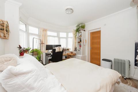 undefined, Glasbrook Avenue, Whitton, Twickenham TW2