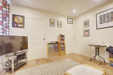 1 bedroom semi-detached bungalow for sale, Newington Avenue, Southend-on-sea, SS2