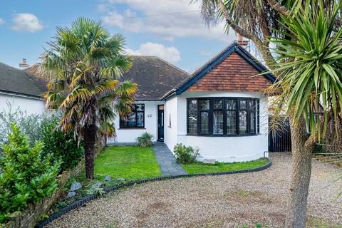 3 bedroom semi-detached bungalow for sale, Winsford Gardens, Westcliff-on-sea, SS0