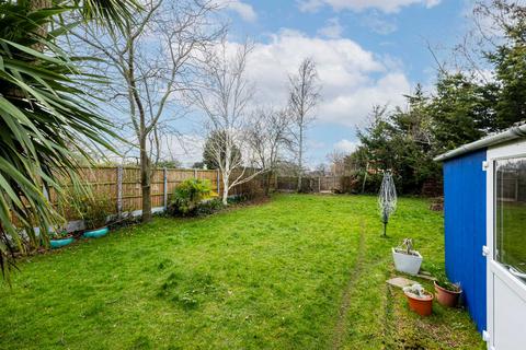 3 bedroom semi-detached bungalow for sale, Winsford Gardens, Westcliff-on-sea, SS0