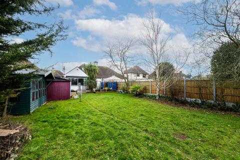 3 bedroom semi-detached bungalow for sale, Winsford Gardens, Westcliff-on-sea, SS0