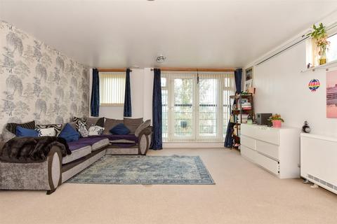 2 bedroom flat for sale, Southernhay Close, Basildon, Essex