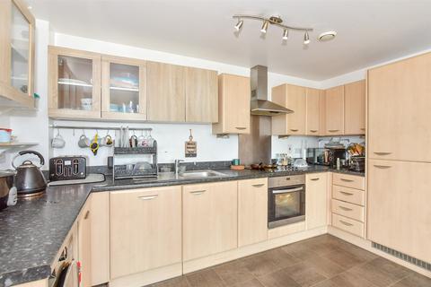 2 bedroom flat for sale, Southernhay Close, Basildon, Essex