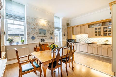 23 Brigade Place, Caterham, CR3 5ZU