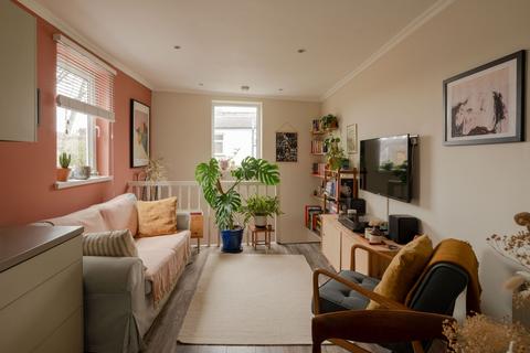 1 bedroom flat for sale, Cann Hall Road, London E11