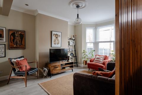 52 Kingsdown Road, London, E11 3LP