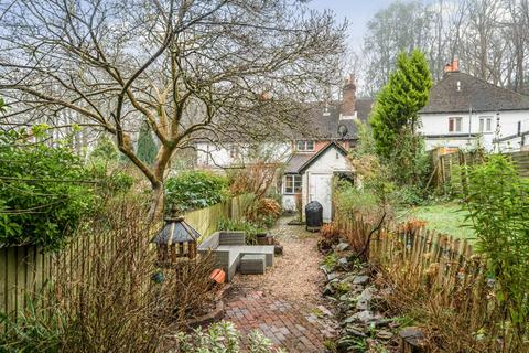 5 Sandrock, Haslemere, GU27 2PS